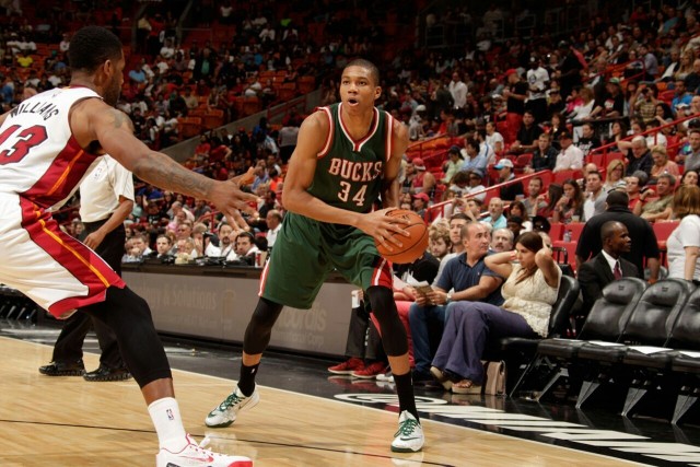 弗格45分辽宁惜败首钢 张宁17分山西胜四川